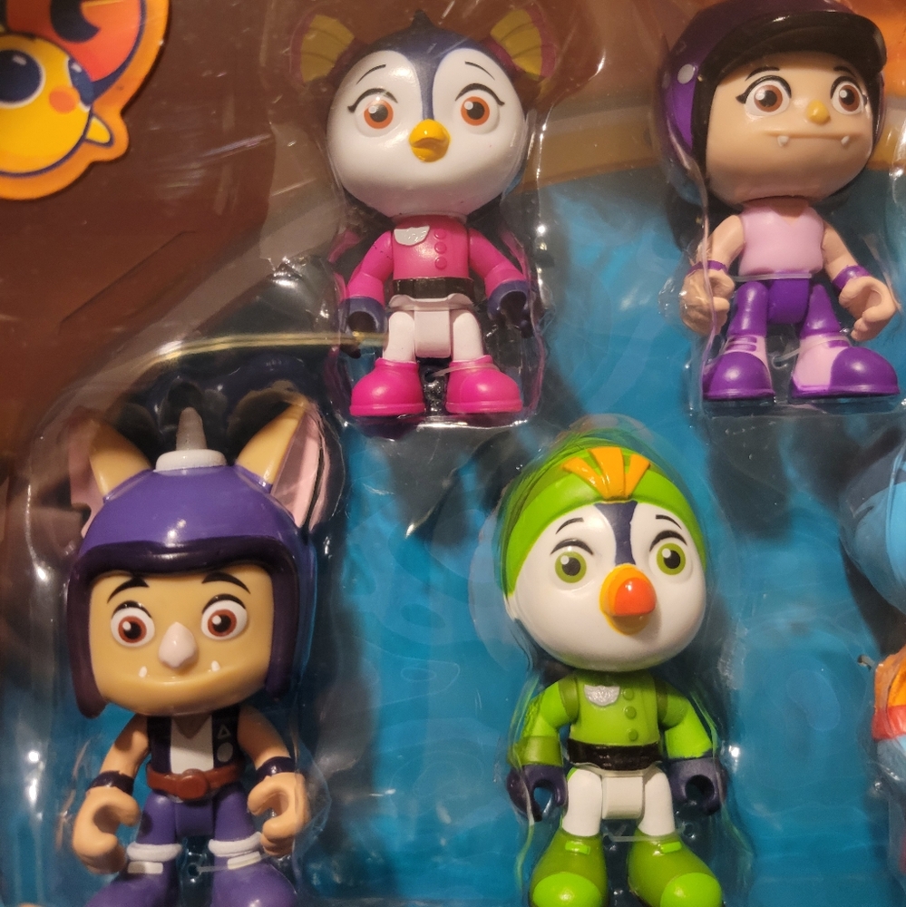 Top Wing Figures - Picture 3 of 4